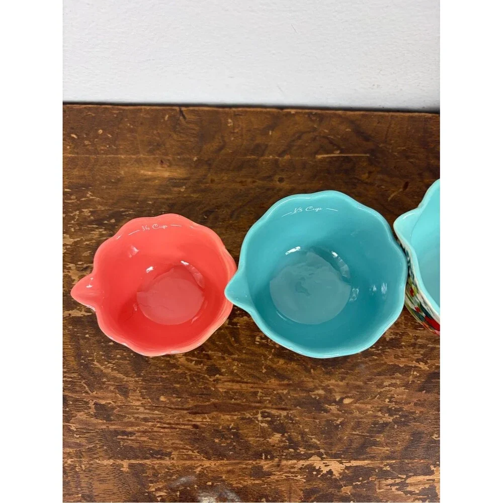The Pioneer Woman Cheerful rose floral ceramic measuring cup set